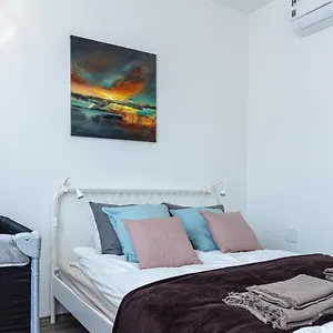 Amphora Luxury With Free Private Parking And Cozy Balcony Apartament Budapesta